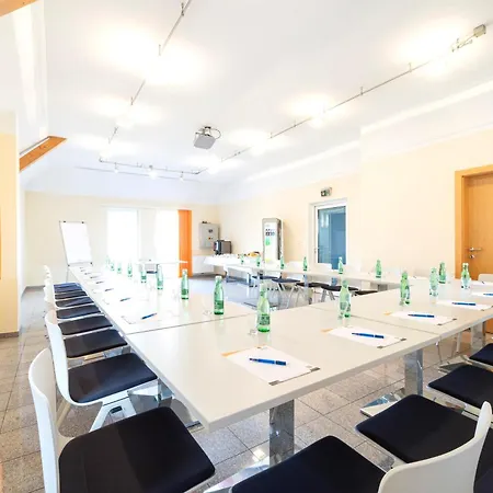 Schachenwald & Restaurant I Free Parking 3* Унтерпремстеттен