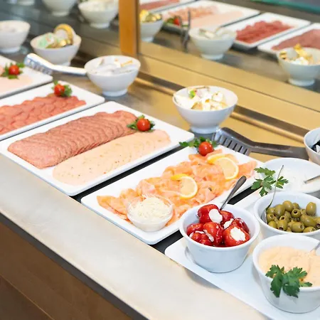 Отель Schachenwald & Restaurant I Free Parking 3*