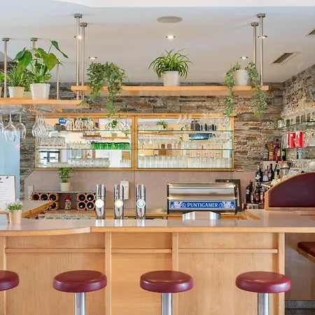 Отель Schachenwald & Restaurant I Free Parking Унтерпремстеттен