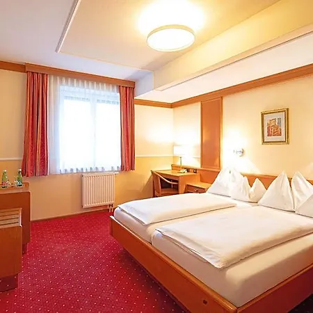 Schachenwald I Sauna I Aussenpool I Parkplatz Hotel 3*