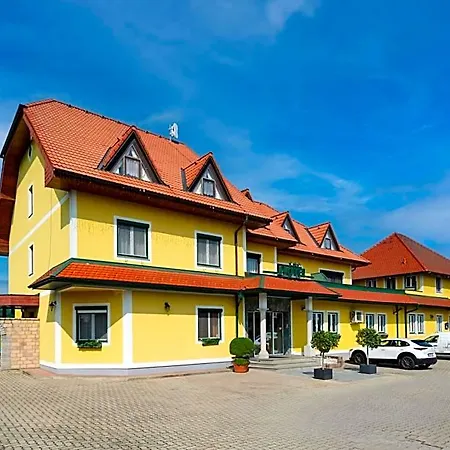 Schachenwald I Sauna I Aussenpool I Parkplatz Hotel