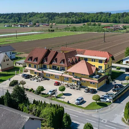 Schachenwald & Restaurant I Self Check-in 3*