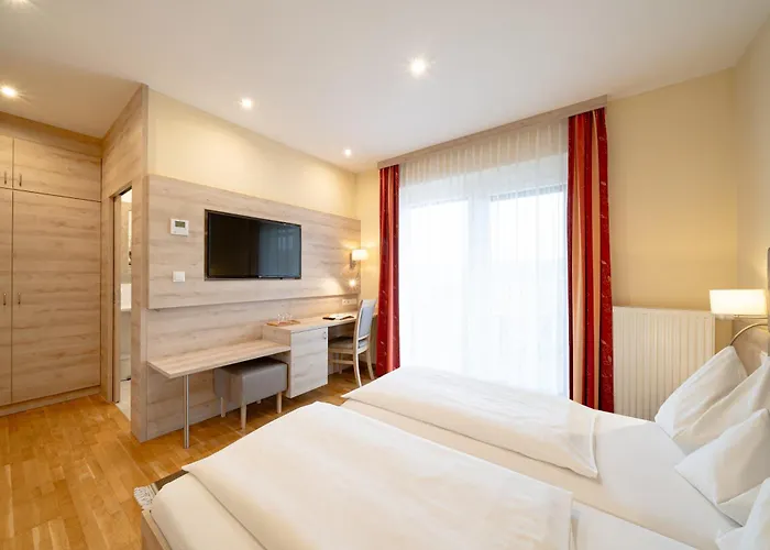 Schachenwald I Sauna I Aussenpool I Parkplatz Hotel 3*